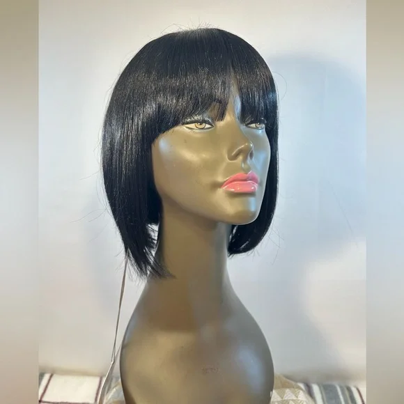 AMINA|1 JETBLACK|Sleek Black Bob Wig - Picture 5 of 12